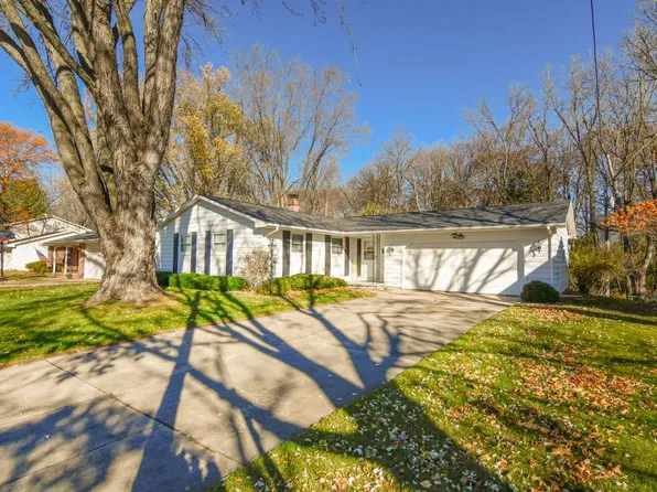 1720 Beaver Dam Dr, Green Bay, WI 54304
