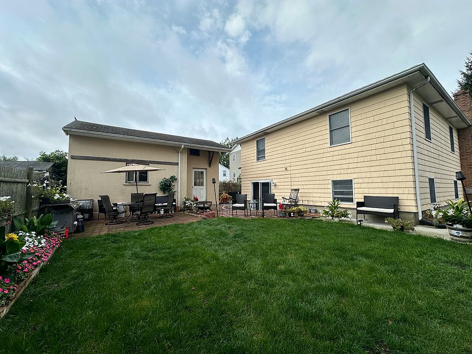 1st image of 20 Swan St #B