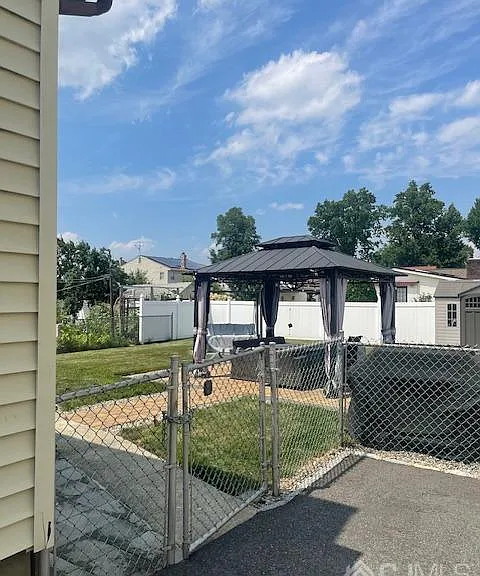 1160 Roosevelt Ave — Photo 12