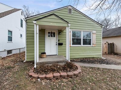 8011 Main St, Kansas City, MO, 64114
