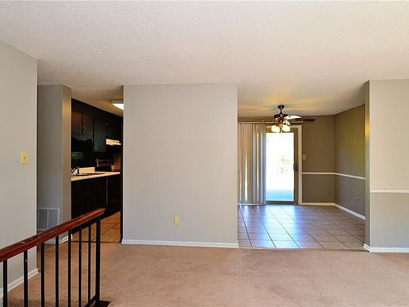 5th image of 246 Fenster Dr