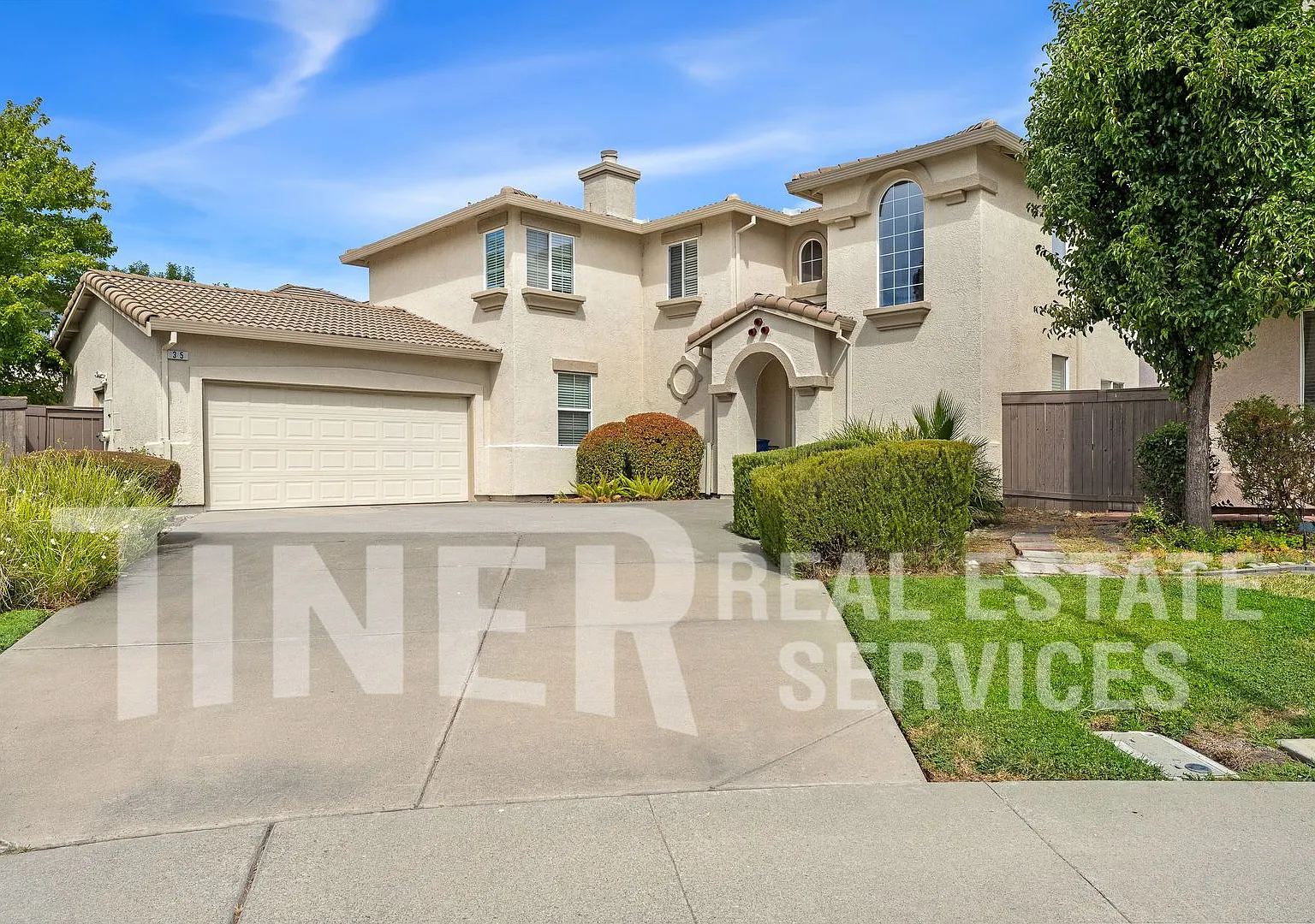 35 Sabre Ct - Tier 2 - Spacious Living Flexible Floor Plan — Photo 1