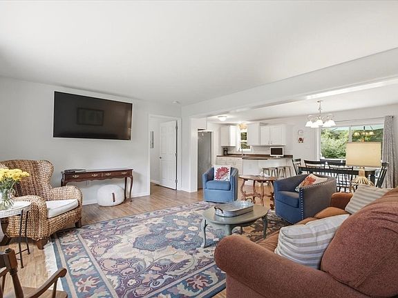 4th image of 85 Lewis Ave