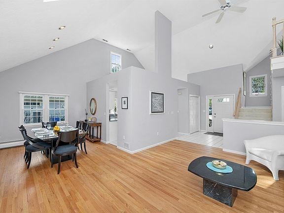3rd image of 34 Pickman Dr Unit 34