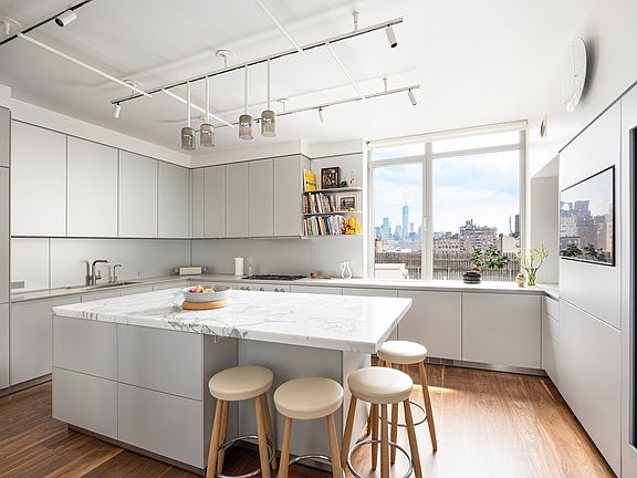4th image of 224 W 18th St #Penthouse B