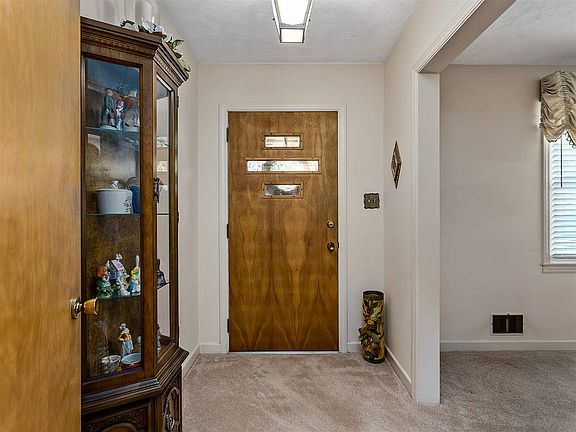 5th image of 113 Saint James Dr