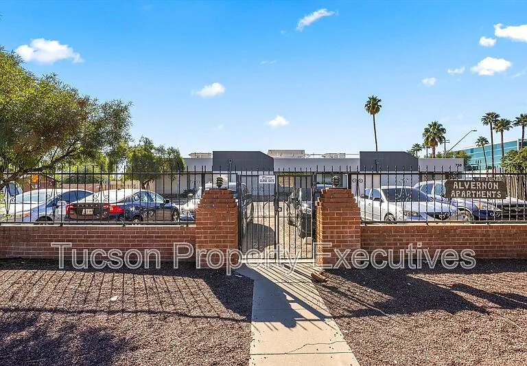 802 N Alvernon Way E — Photo 25