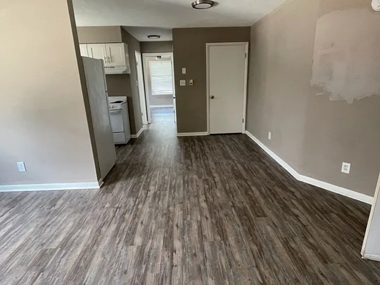 1407 Charleston Ave — Photo 6
