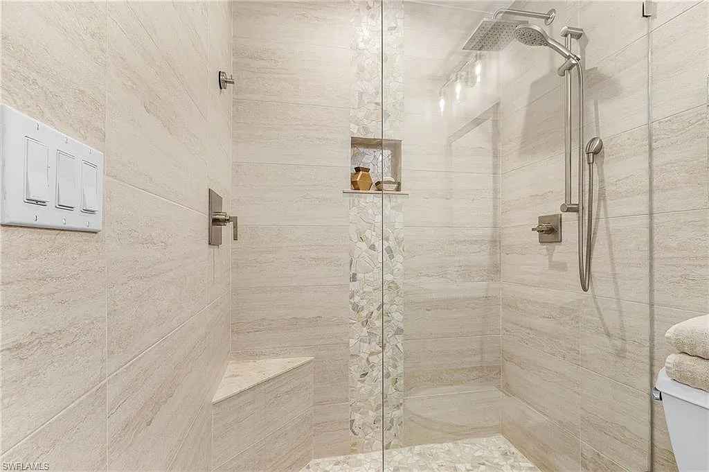 2 bed, 2.0 bath, 1195 sqft, $5,500 — Photo 2