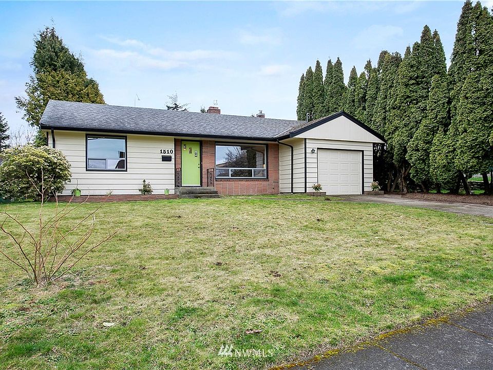 Check out this midcentury charmer!
