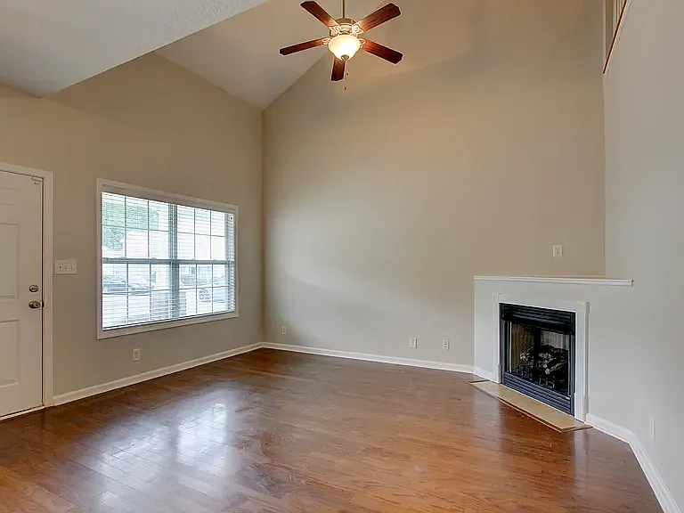 146 Alexander Blvd — Photo 4