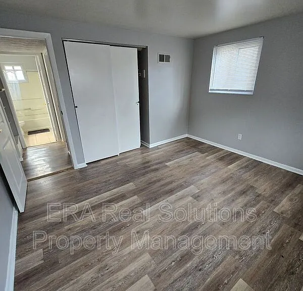 281 S Napoleon Ave #B — Photo 14