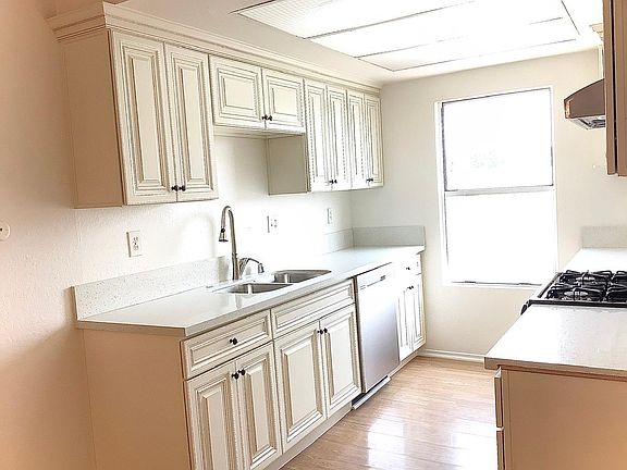 3rd image of 713 E Fairview Ave APT B
