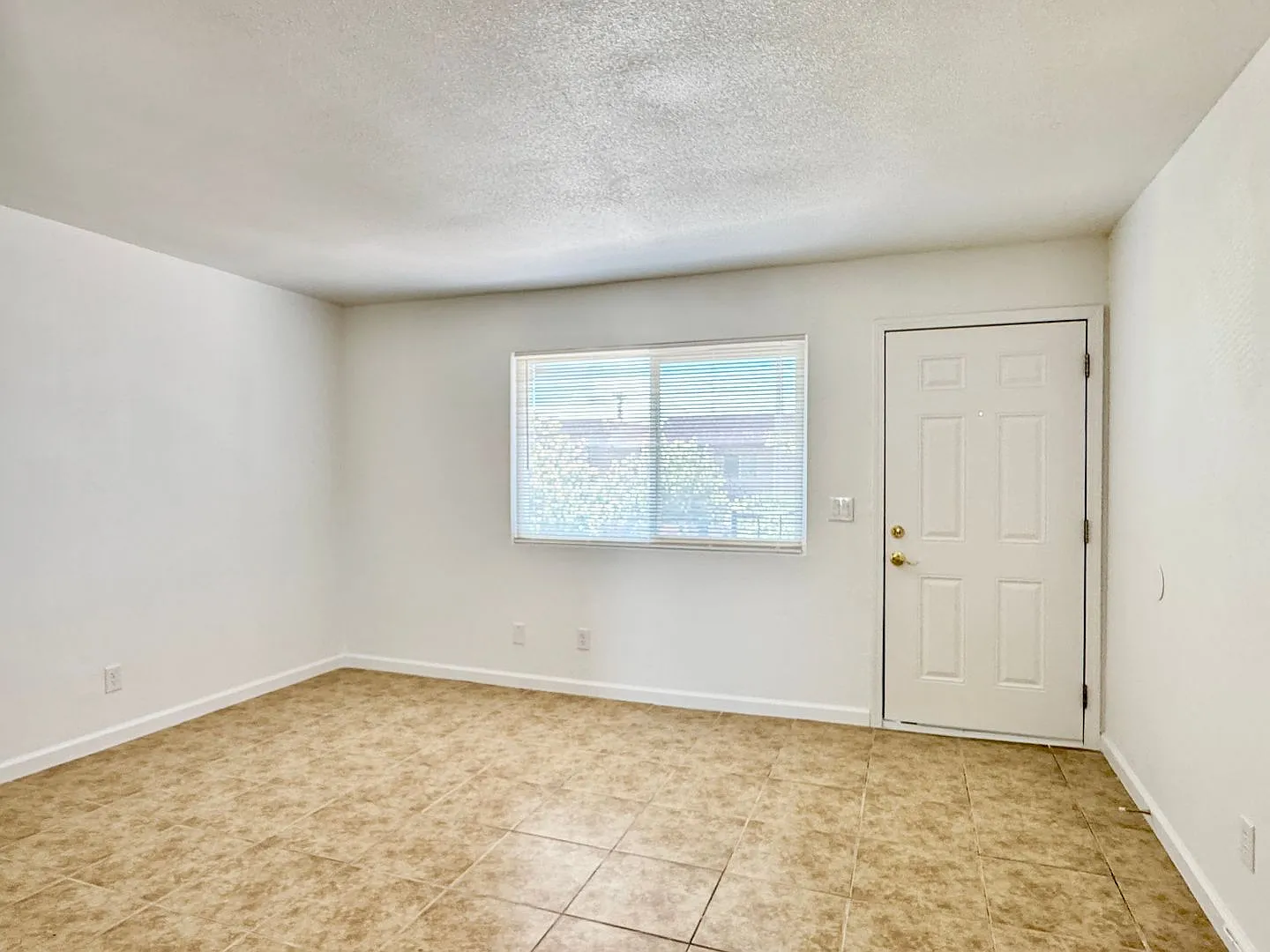 2920 Siki Court #C / Move-In Ready! Beautiful 2 Bed, 1 Bath Condo — Photo 3