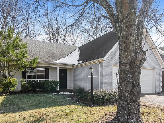 3rd image of 8550 Highland Glen Cir N
