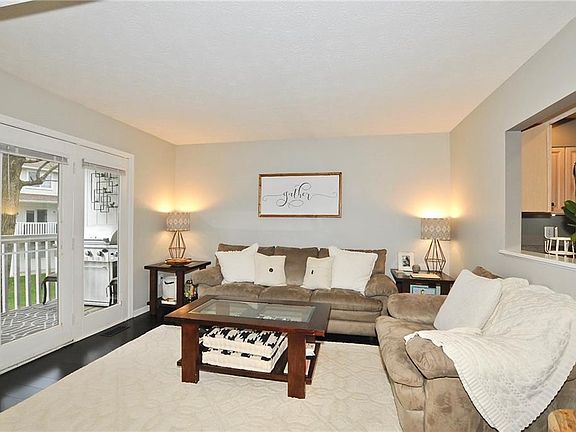 3rd image of 6924 Wesley Ct