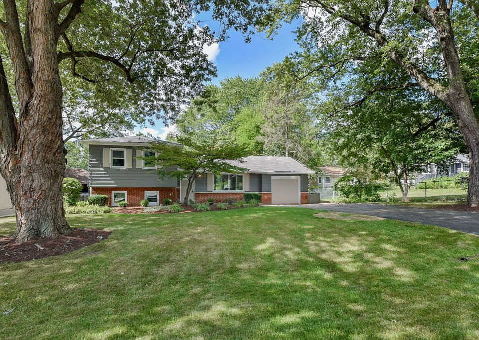 1st image of 22W541 Balsam Dr