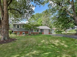 22W541 Balsam Dr, Glen Ellyn, IL