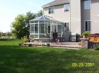 229 S Hunt Club Rd, Gurnee, IL 60031