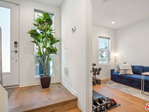 5th image of 4815 1/2 Craner Ave