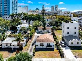 318 N Lakeside Ct, West Palm Beach, FL 33407