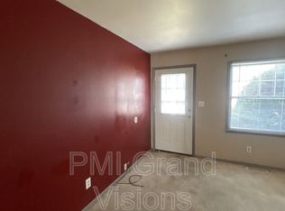 1630 University Dr, Charleston, IL 61920