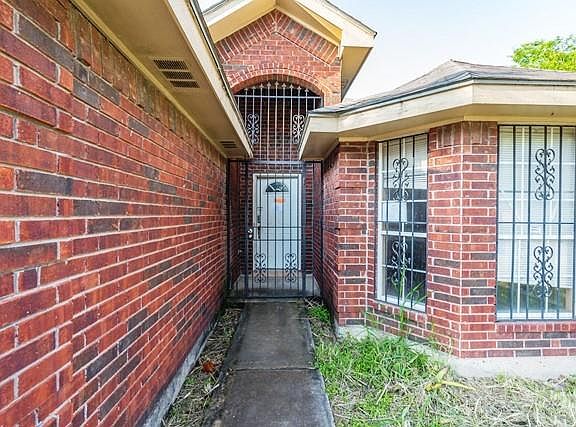 4th image of 3808 Orchid Ave