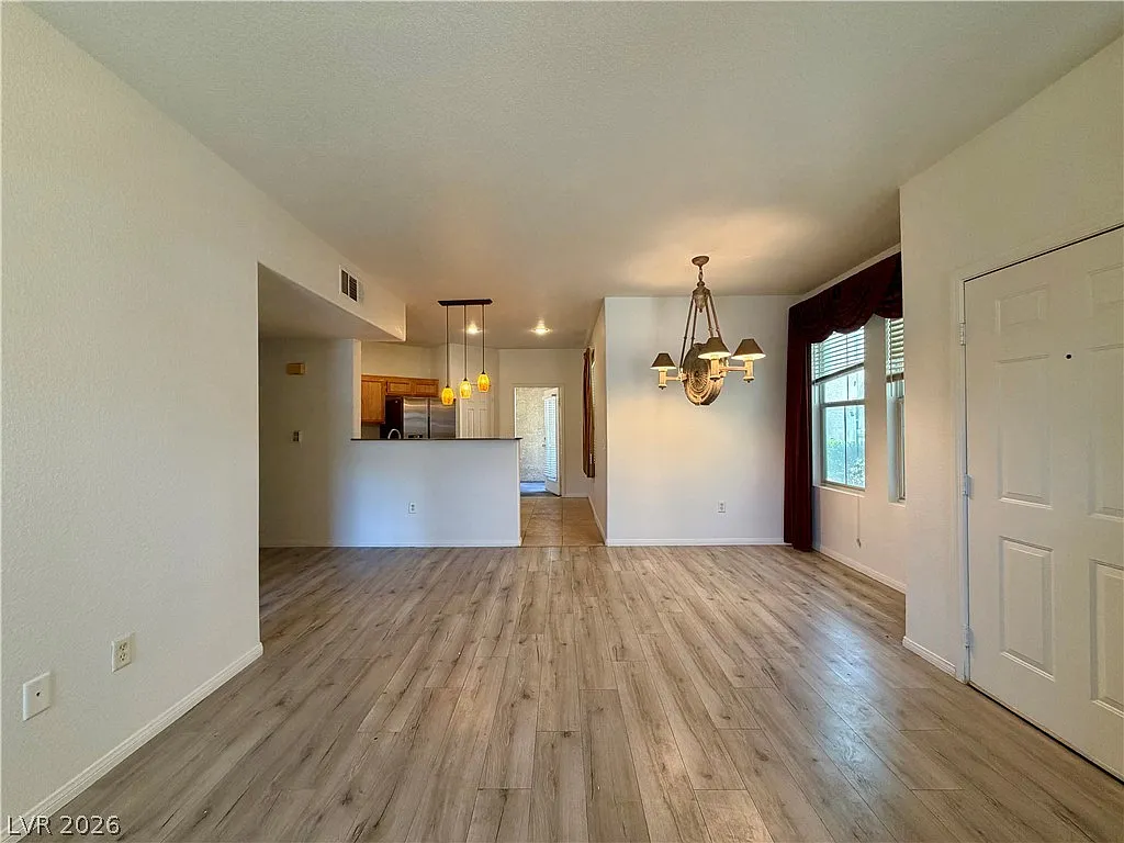 3 bed, 2.0 bath, 1377 sqft, $1,725 — Photo 4