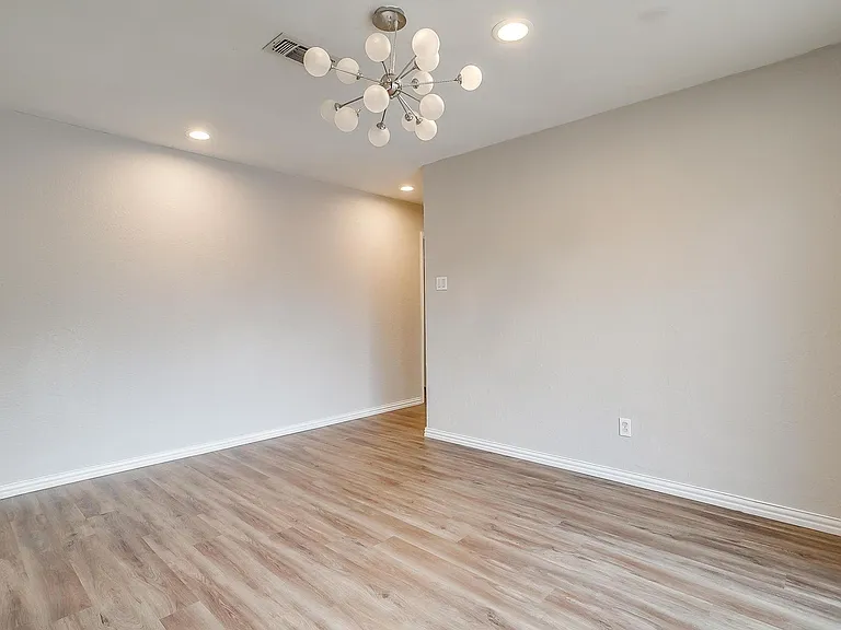 5947 Chimney Wood Cir — Photo 23