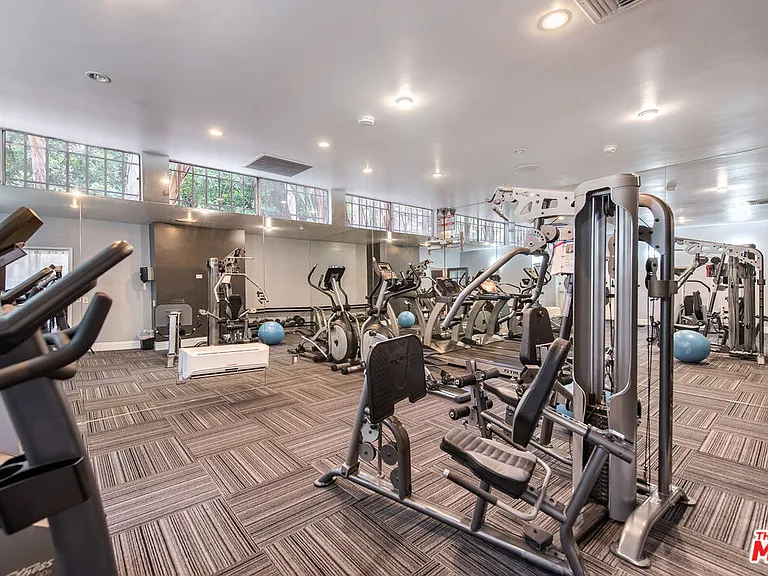 18350 Hatteras St #202 — Photo 11