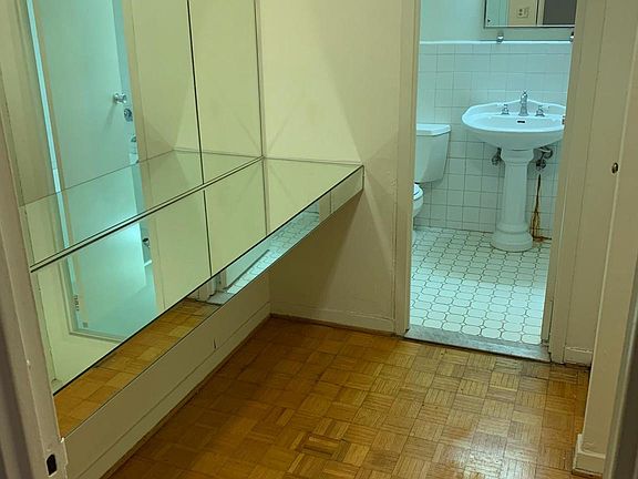 5th image of 224 W Rittenhouse Sq #30-2004