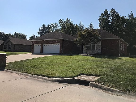 2nd image of 102 Woods Manor Dr