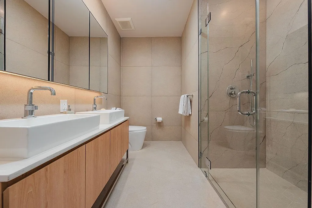 Studio, 1.0 bath, $2,300 — Photo 3
