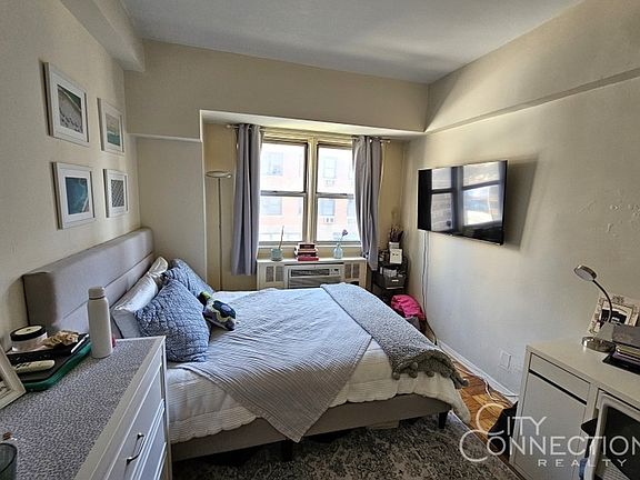 4th image of 245 E 35th St APT 14A
