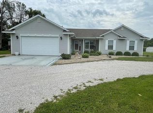 1367 E State Highway 250, Noble, IL 62868