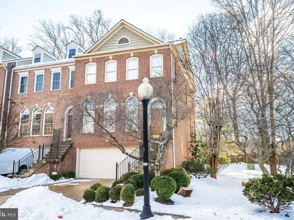 10187 Castlewood Ln, Oakton, VA 22124