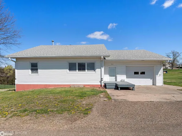 711 W 21st St, Lovilia, IA 50150