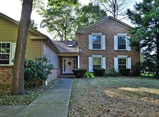7636 E Huntington Dr, Youngstown, OH 44512