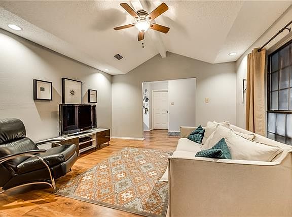 5th image of 3007 Presidio Cir