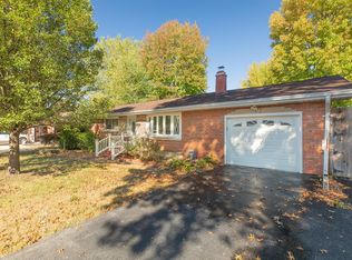 210 Redwood Dr, Godfrey, IL 62035