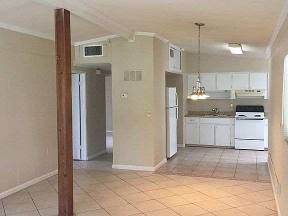 2nd image of 1049 Kelly Pl