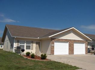703 Meadow Ct, Peculiar, MO 64078