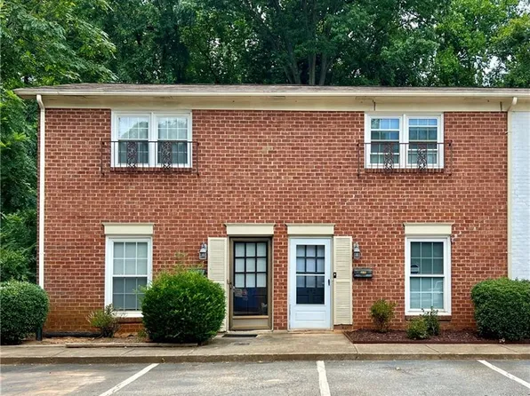 432 Vineyard Park Rd, Winston Salem, NC 27104