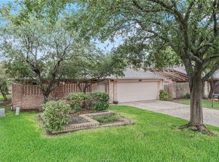 1218 Brook Hollow Ct, Bryan, TX 77802