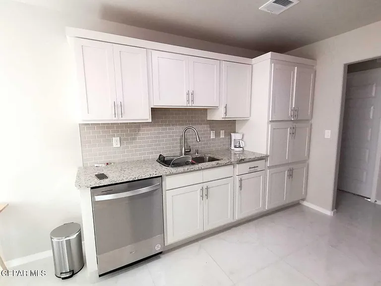 13865 Lorenz Ave — Photo 4