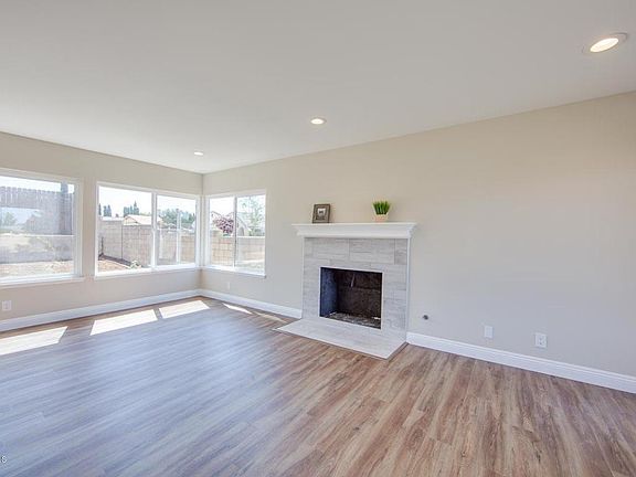 4th image of 2230 N Parker Ct