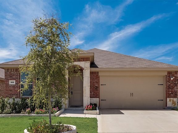 2nd image of 809 Costlow Ln