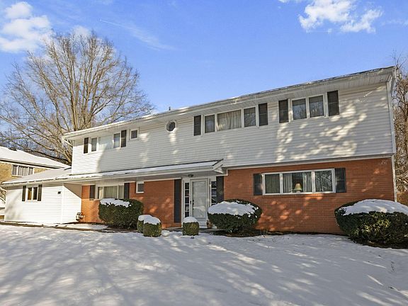 5th image of 844 Village Dr
