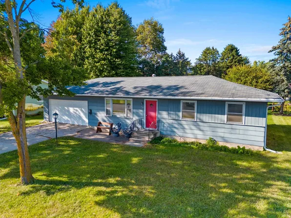 925 E 5th St, Shawano, WI 54166