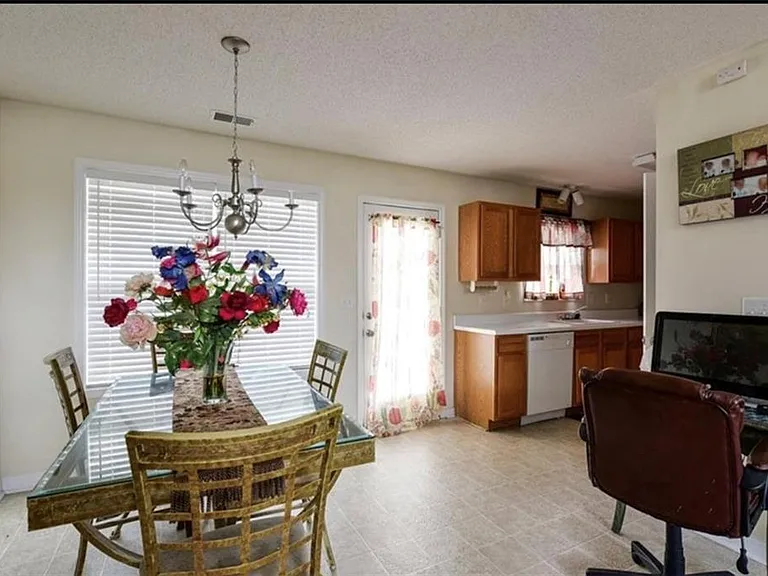 324 Greystone Pkwy — Photo 9